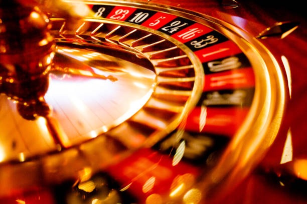 8055 platform interface showing Liga 1 markets, live-dealer tables, and slot games